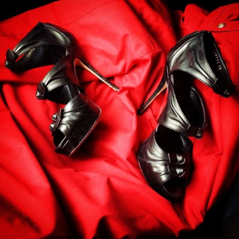 GUCCI sky high heels! All leather! Like booties!